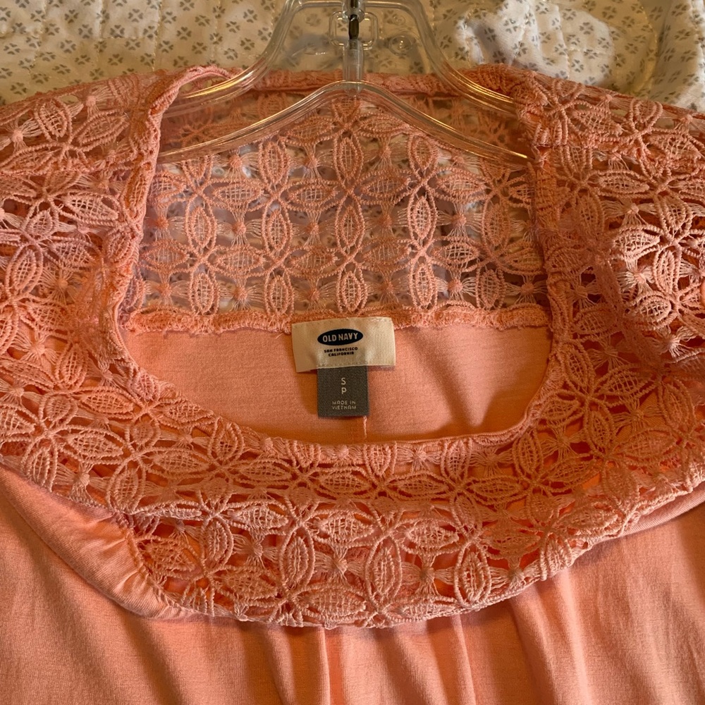 Women’s Top - Picture 4 of 4